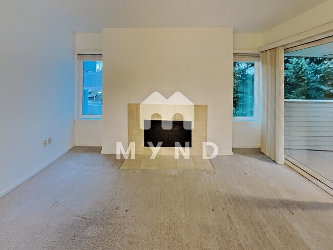 Building Photo - 4214 W Lake Sammamish Pkwy NE APT 306