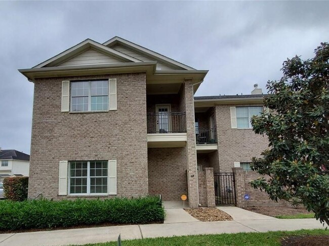 Building Photo - 2865 Westhollow Dr