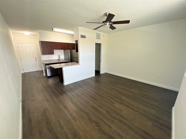 ESTUDIO .jpg - WATERFORD POINT APARTMENTS