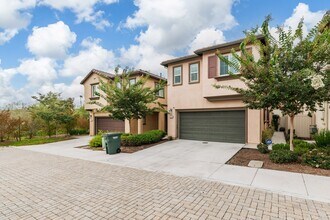 Building Photo - 251 Saratoga Ct