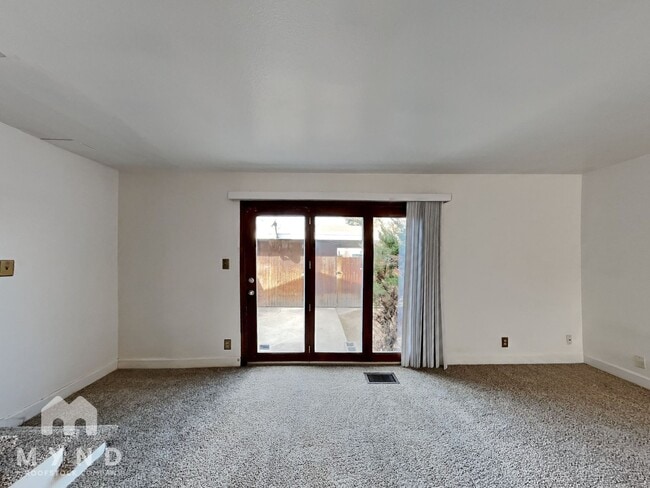 Building Photo - 6 Smithridge Park