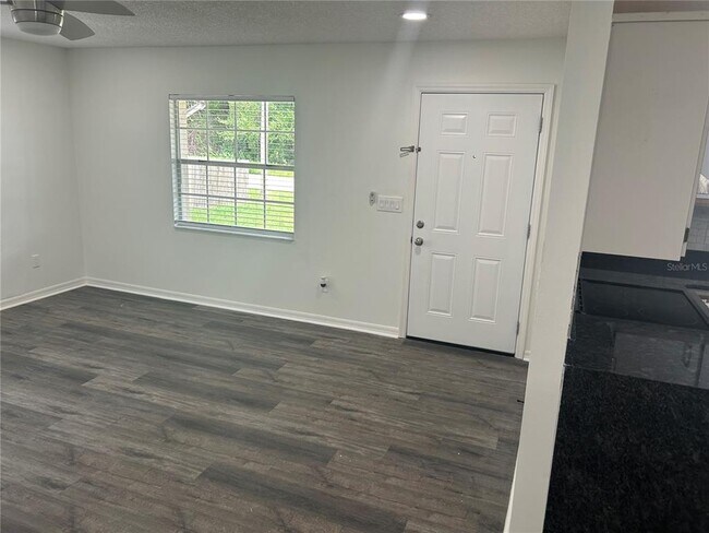 Foto del edificio - 54 Ivy Ln