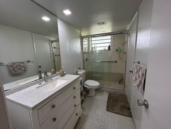 Building Photo - 1333 E Hallandale Beach Blvd