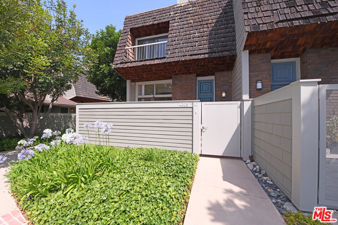 4305 Redwood Ave Unit 10, Marina del Rey, CA 90292 Apartment for Rent