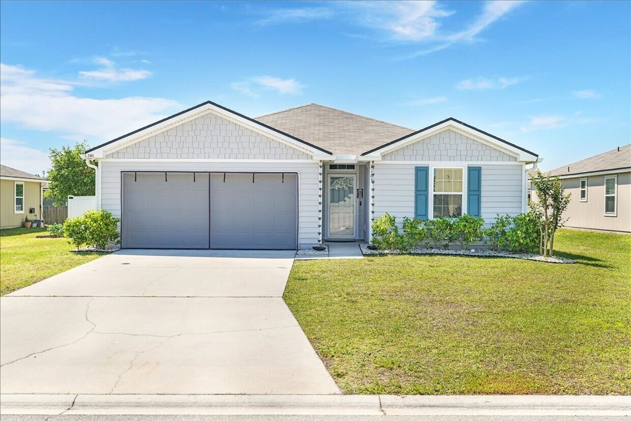 Foto principal - Like New Green Cove Springs 4 bedroom/2 bath