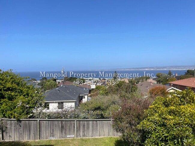 Building Photo - Spacious 3 Bed 2 Bath With Panoramic Ocean...