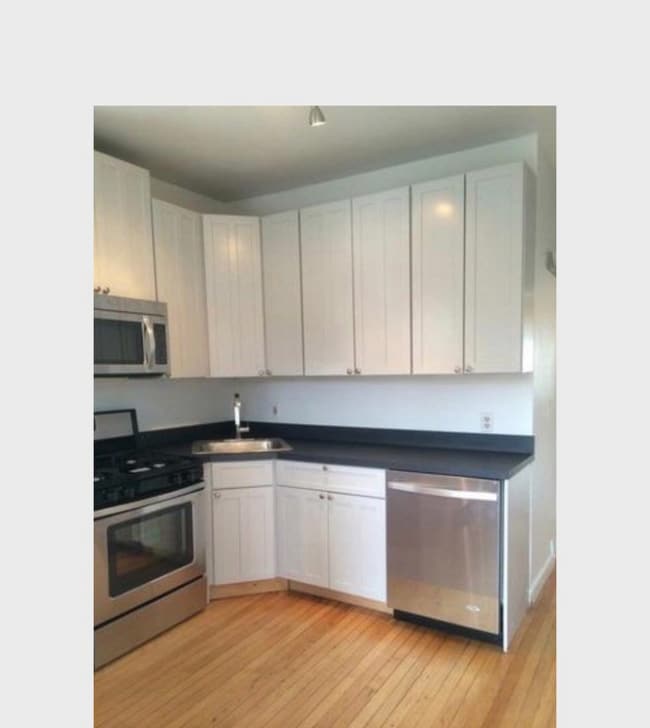 Foto del edificio - 2325 W Diversey Ave