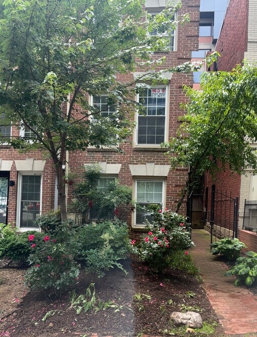 Building Photo - 2318 L St NW