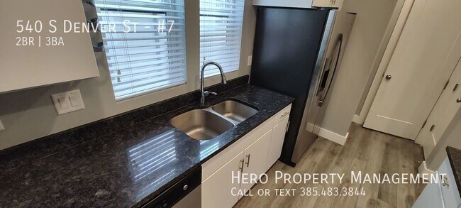 Building Photo - GORGEOUS Downtown Unit!!!