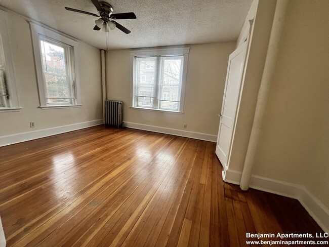 Building Photo - 15 Barrows St