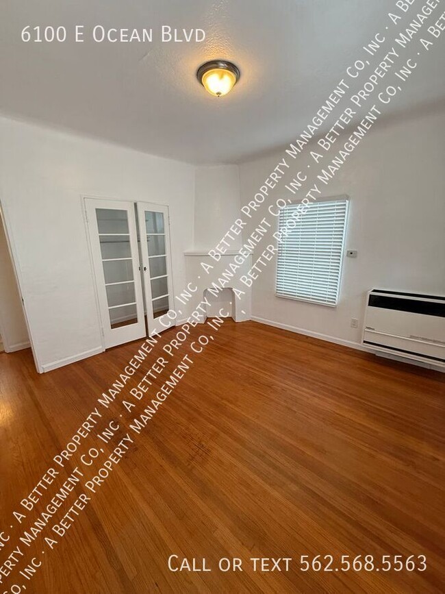 Foto del edificio - Lower Bright Corner Unit w/Hardwood Floors...