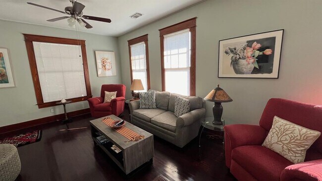 Building Photo - 4109 1/2 Ave S