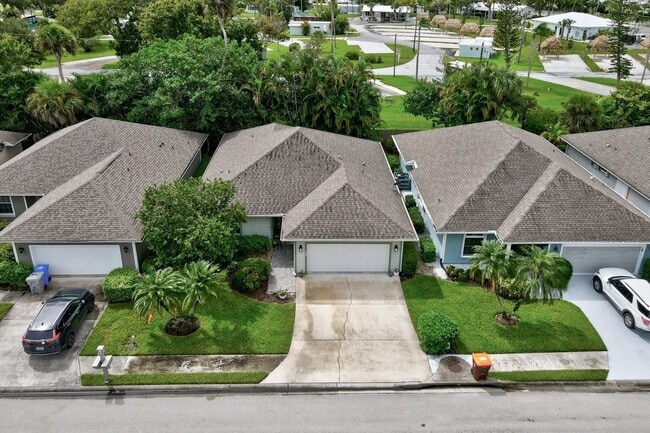 Foto del edificio - 325 Hawthorne Ln