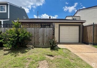 Building Photo - 10249 Colony Ct