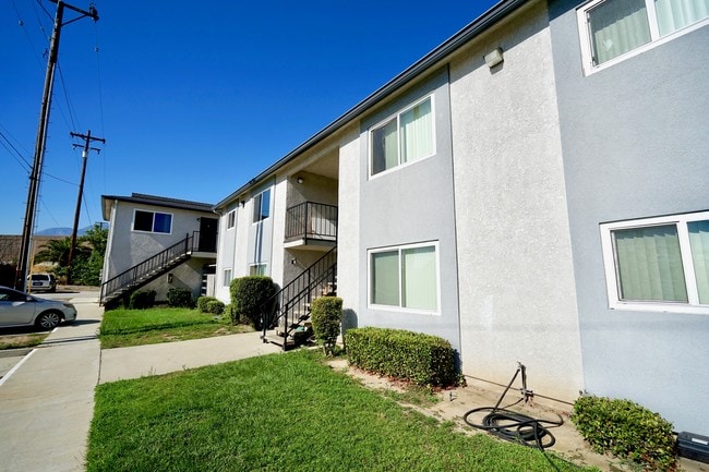 Building Photo - 1101 E 5th St