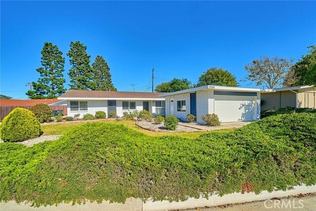 Building Photo - 27916 Alvarez Dr