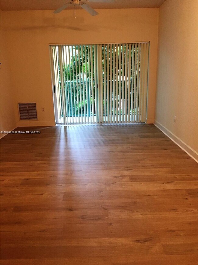 Foto del edificio - 6001 SW 70th St