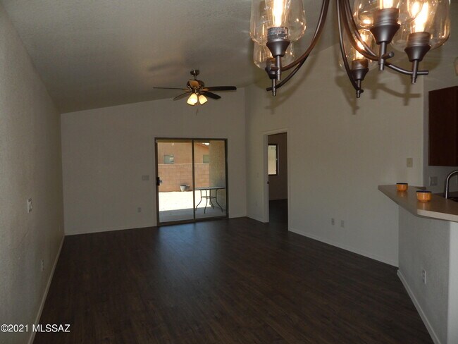 Foto del edificio - 2340 W Golden Hills Rd