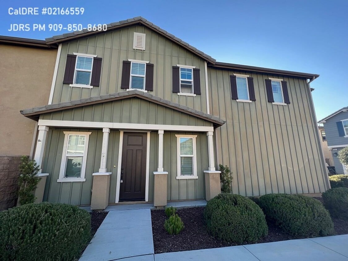 Primary Photo - Ontario 4 bedroom Home