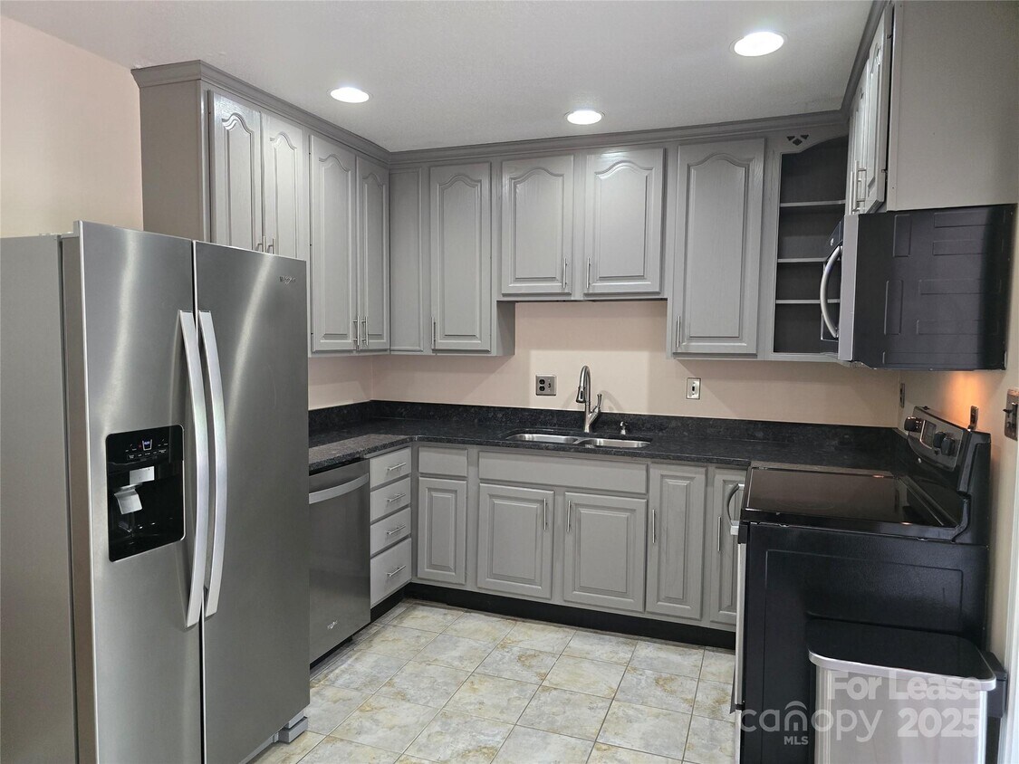 Foto principal - 5027 Malibu Dr