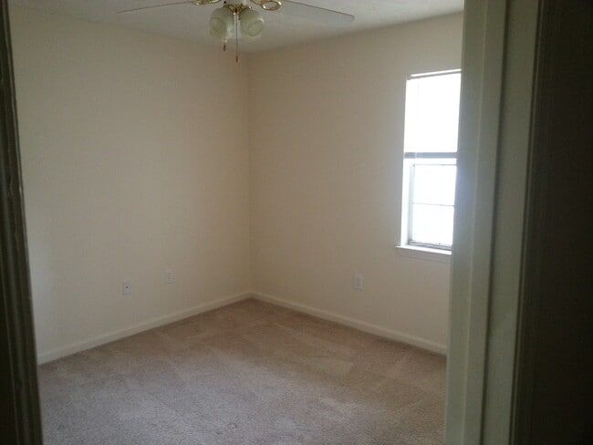 Building Photo - 1 Bedroom Condo in Waterway Village