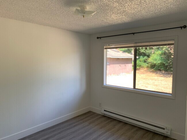 Bed 1 Window - 1332 Jefferson Ave NE