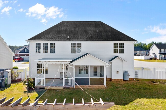 Building Photo - 15 Summerseat Way