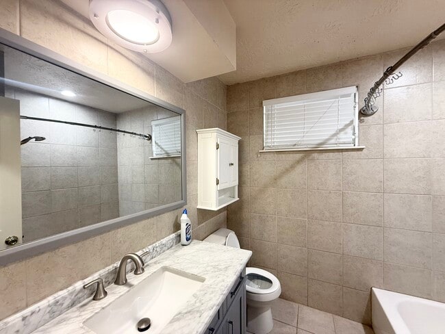 Building Photo - 7315 Belle Park Dr
