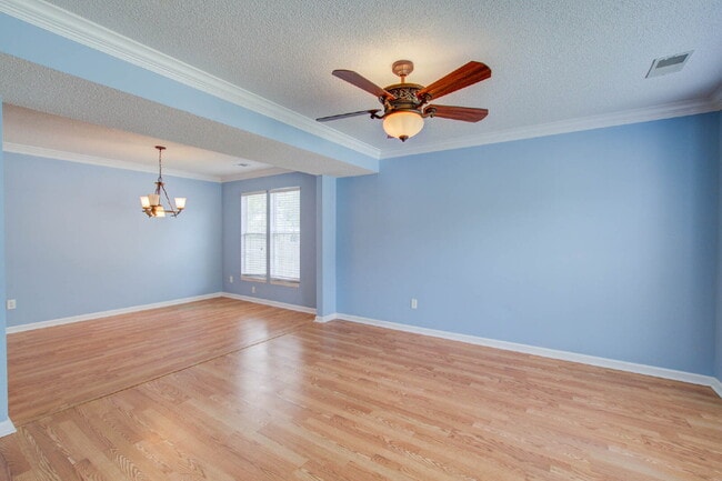 Building Photo - 100 N Pembroke Dr