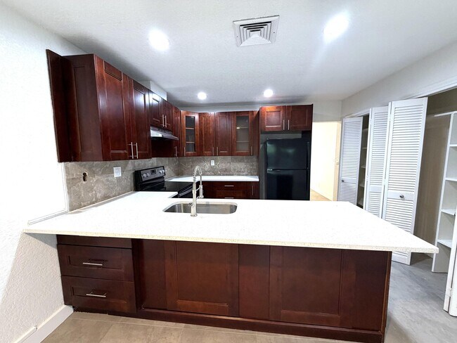 Foto del edificio - 4019 Woodside Dr
