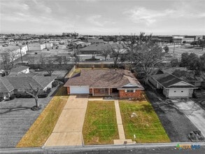 Building Photo - 3017 Oaklawn Dr