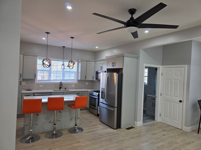 Building Photo - 1352 Bay St