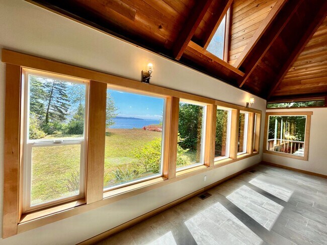 Building Photo - Newly Remodeled Bainbridge Retreat w/Water...