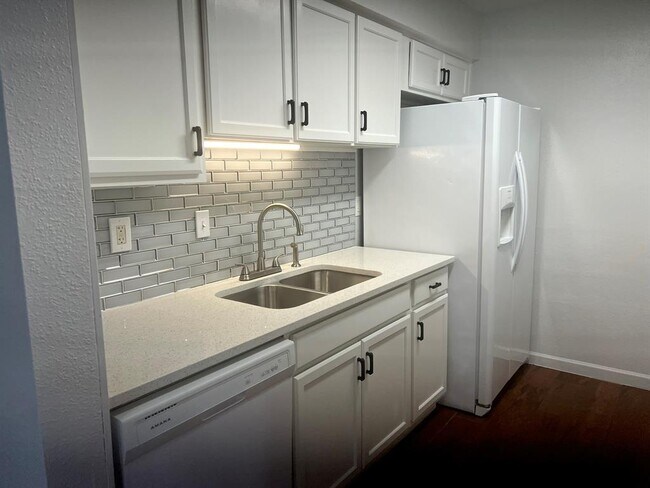 Building Photo - 5550 N Braeswood Blvd