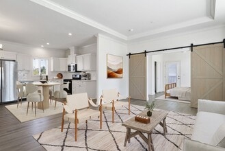 Building Photo - 517 Calabasas Rd