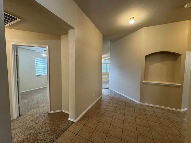 Foto del edificio - 6908 Golden Oak Ln
