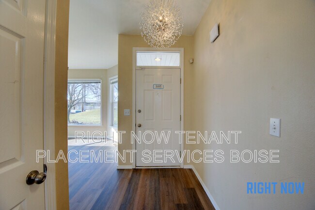 Building Photo - 548 S Linder Rd