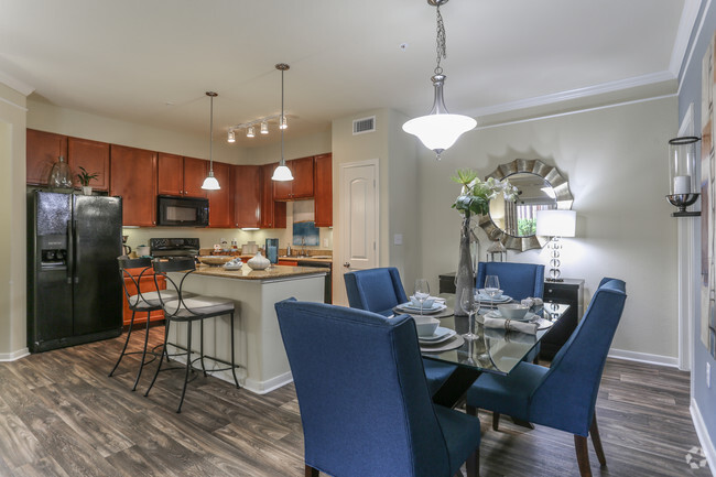 Dining Area - Amalfi at Tuscan Lakes