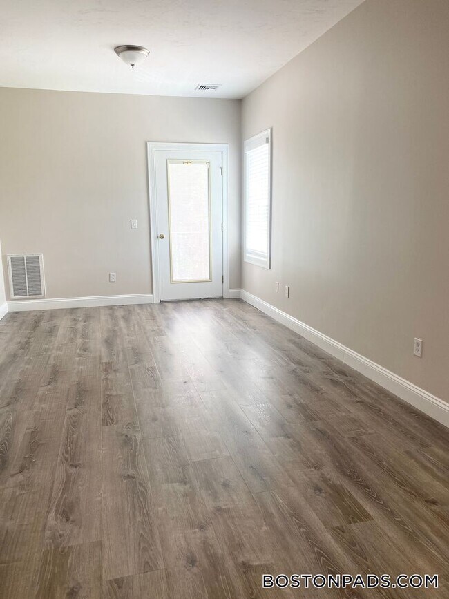 Foto del edificio - 4801 N Main St