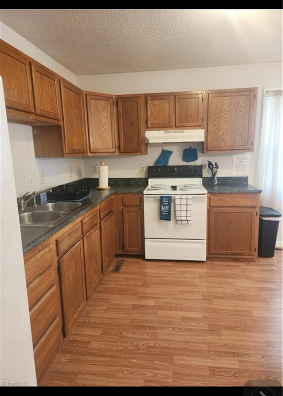 Foto del edificio - 407 N Dudley St