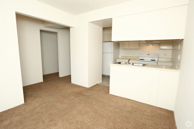 3BD, 2.5BA - Comedor - Arrowtree Apartments