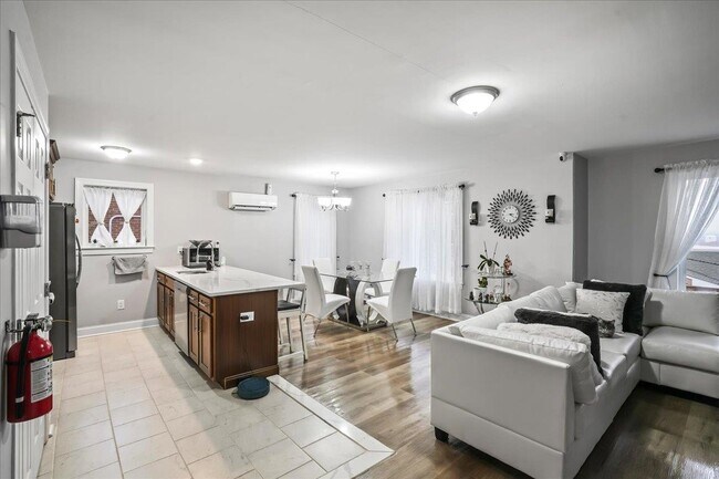 Foto del edificio - 7022 Cottage Ave