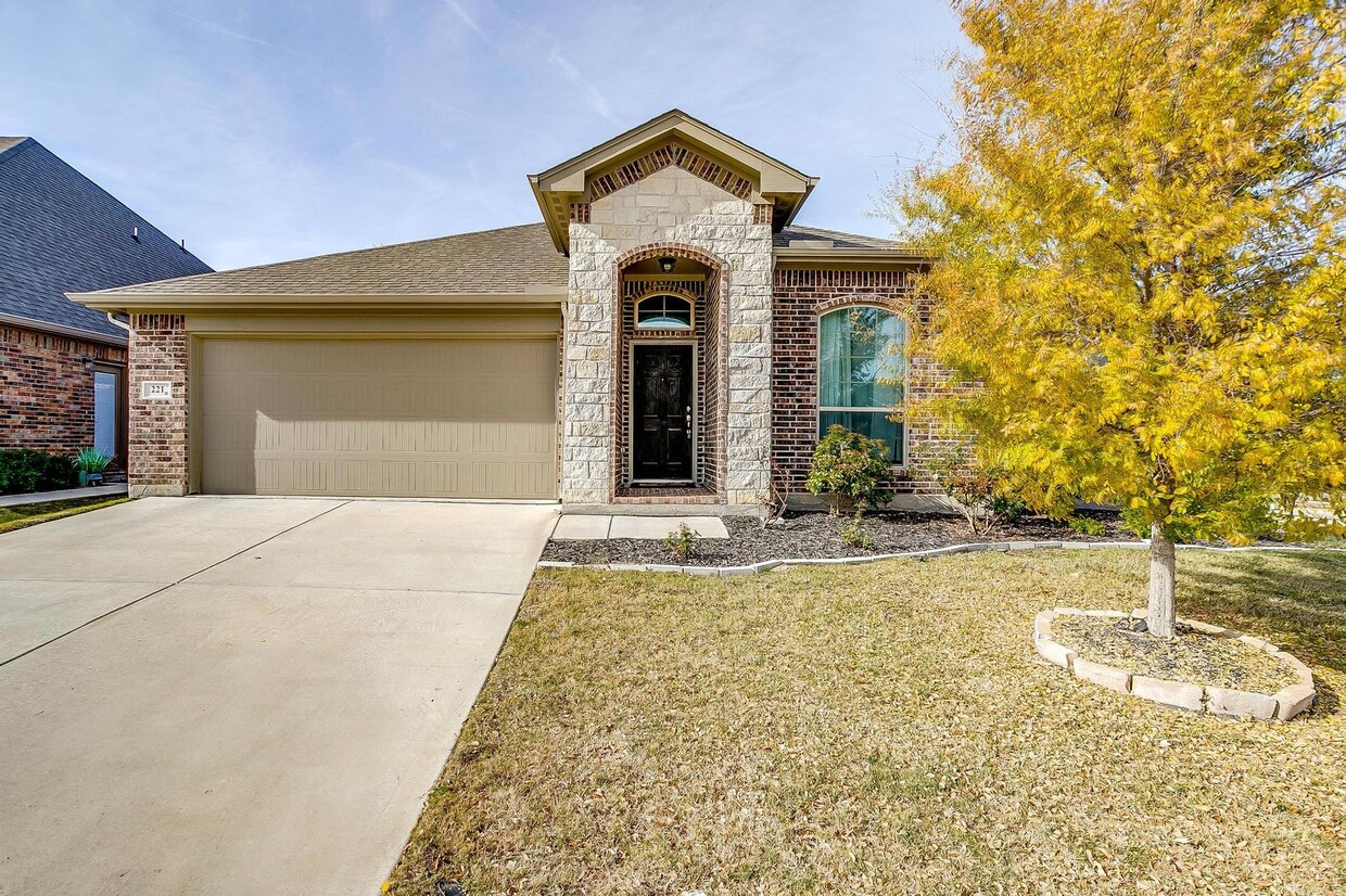 Foto principal - Move In Ready 3 Bed, 2 Bath Home in Azle I...