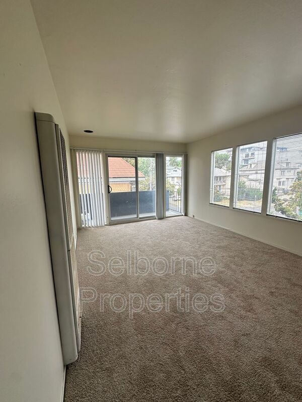 Foto del edificio - 356 Jayne Ave