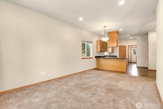 Building Photo - Amazing 3 Br 2.5 bath 2 car gar home in Ta...