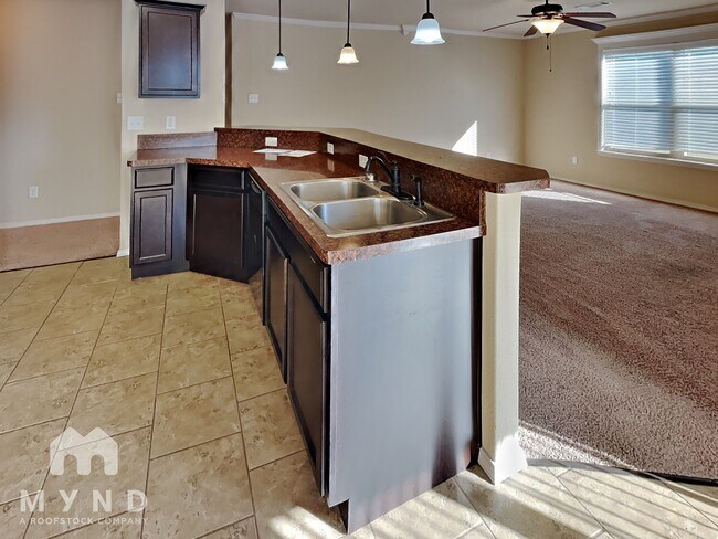 Foto del edificio - 12 Bristol Dr