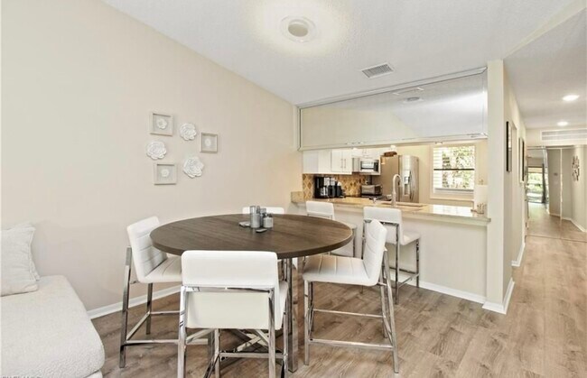 Foto del edificio - 9285 Lake Park Dr