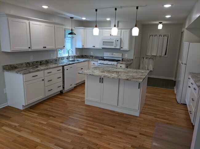 Gourmet Kitchen - 781 Ross Rd