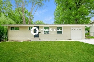 Building Photo - 8918 Hemlock Dr