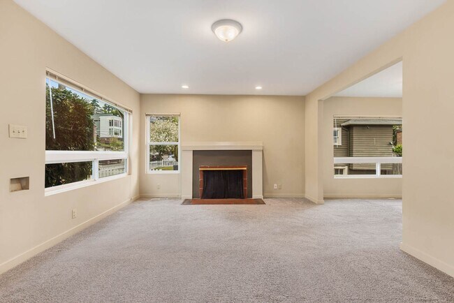 Foto del edificio - 2114 Dexter Ave N